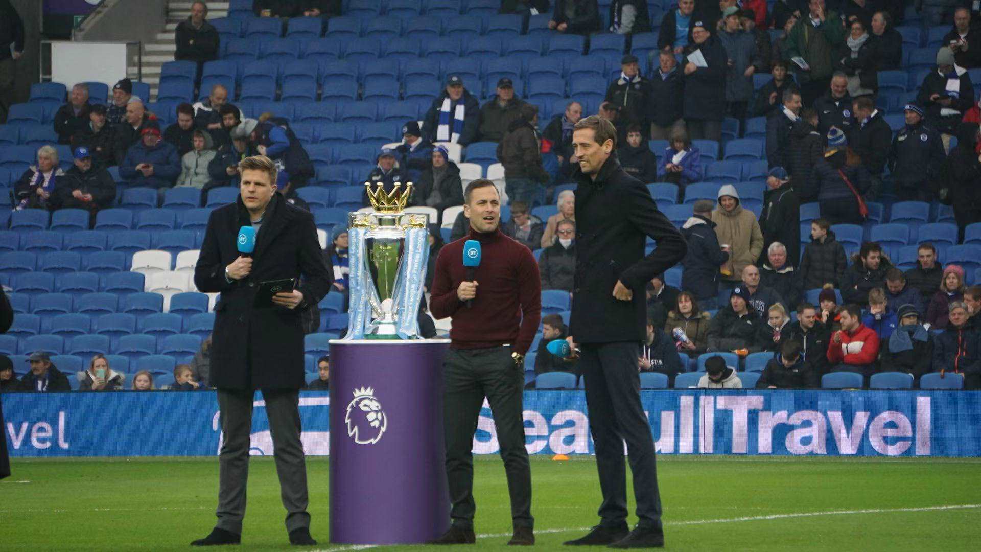 将鱼从水面 将鱼从水面